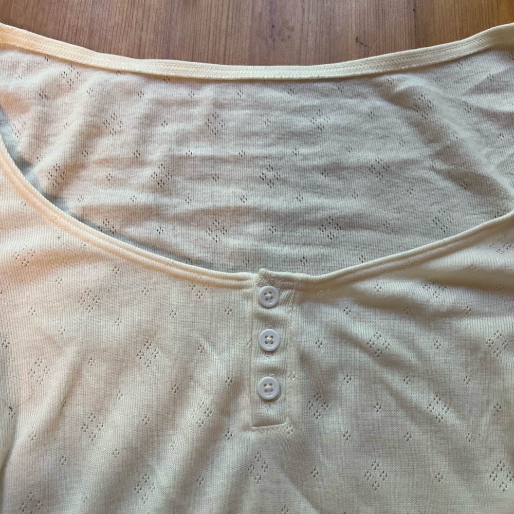 White top - Picture 2 of 4